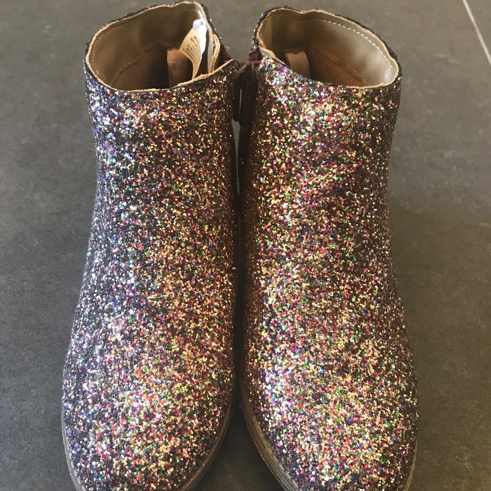 Sparkly girls boots with 11/2 inch heel.